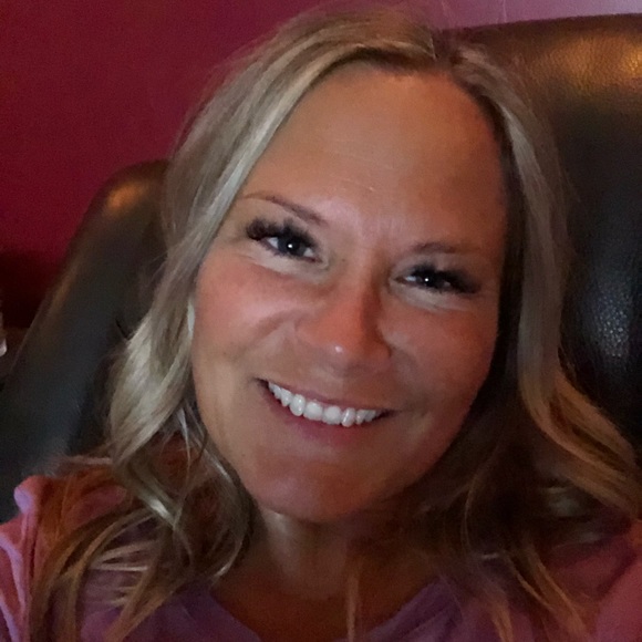 Meet your Posher, Dawn - Picture 1 of 3